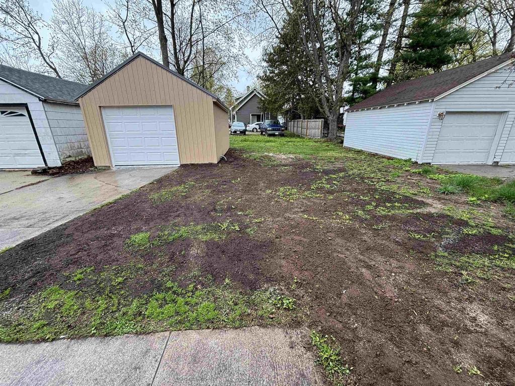 Photo of 93 Garfield AVENUE, Clintonville, WI 54929 (MLS # 50324527)