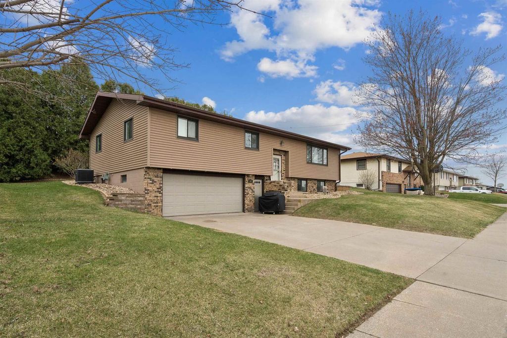 Photo of 243 Maureen AVENUE, Dickeyville, WI 53808 (MLS # 2019818)