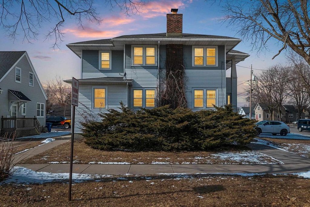Photo of 233 Woodlawn AVENUE, Green Bay, WI 54303 (MLS # 50321713)