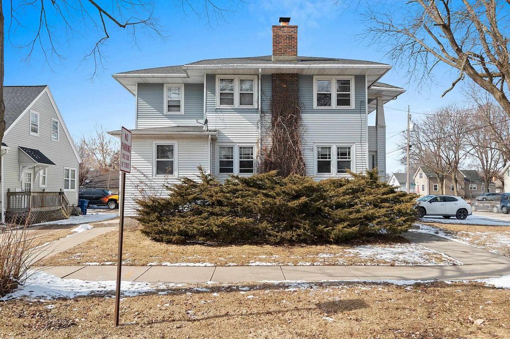 Photo of 233 Woodlawn AVENUE, Green Bay, WI 54303 (MLS # 50321713)