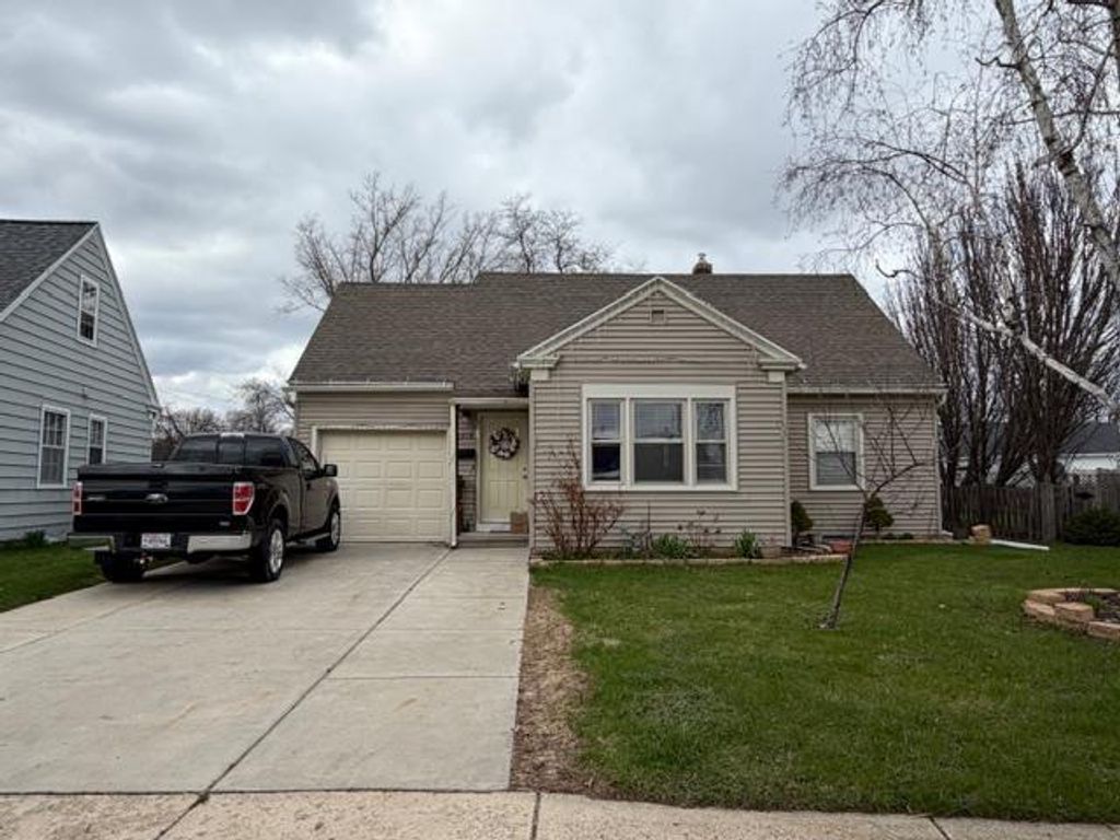 Photo of 1310 Bismarck STREET, Green Bay, WI 54302 (MLS # 50323964)