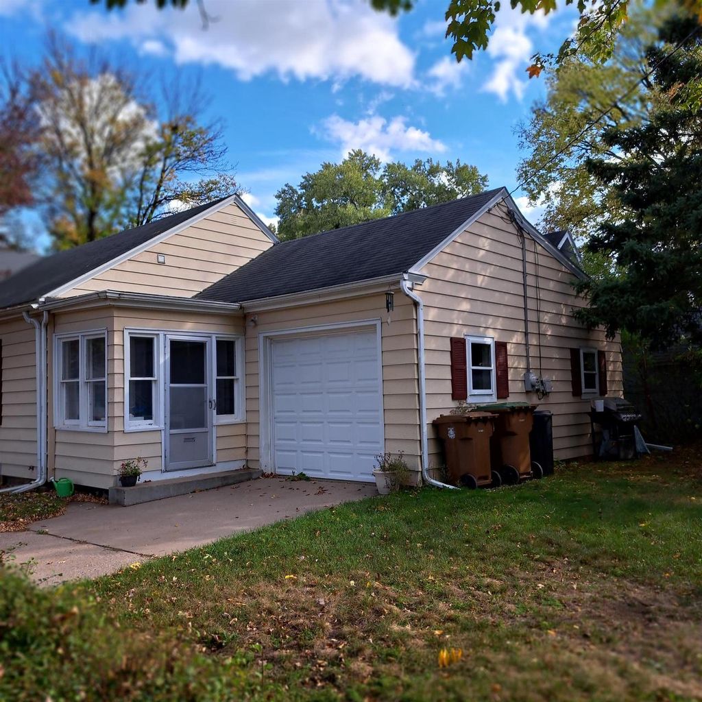Photo of 1700 Fremont STREET, Stevens Point, WI 54481 (MLS # 22505102)