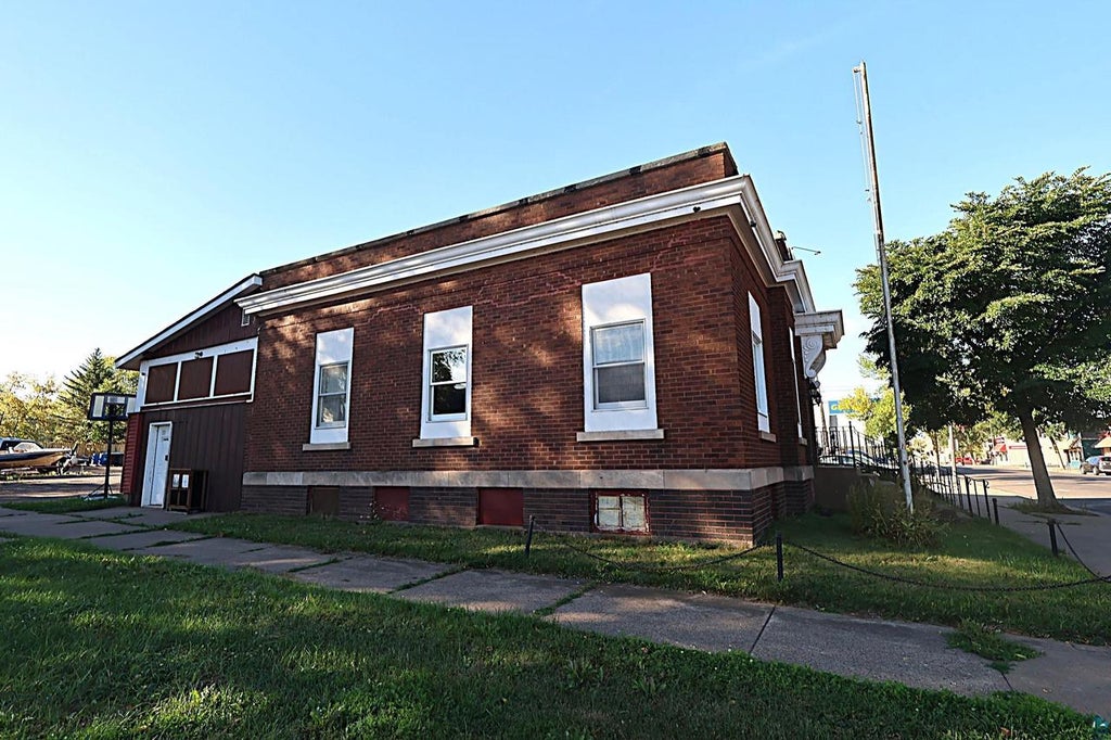 Photo of 220 Main St E, Ashland, WI 54806 (MLS # 6127954)