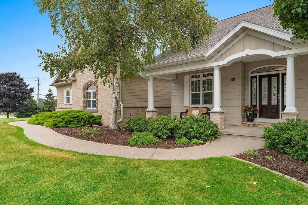 Photo of 1707 Limestone TRAIL, De Pere, WI 54115 (MLS # 50331071)