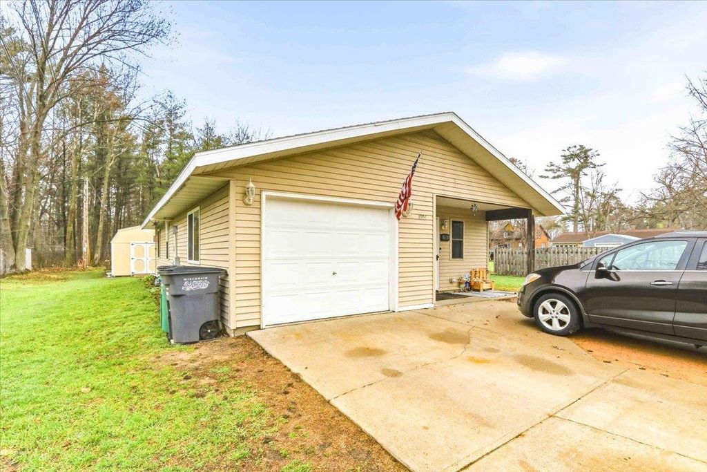 Photo of 1004 S 19th AVENUE, Wisconsin Rapids, WI 54495 (MLS # 22601407)