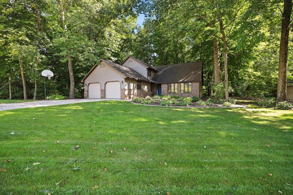 Photo of 3155 Open Gate TRAIL, Green Bay, WI 54313 (MLS # 50332658)