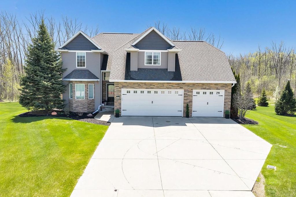 Photo of 2005 Fescue WAY, Suamico, WI 54313 (MLS # 50325660)