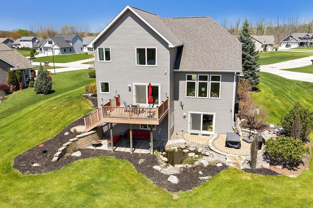 Photo of 2005 Fescue WAY, Suamico, WI 54313 (MLS # 50325660)