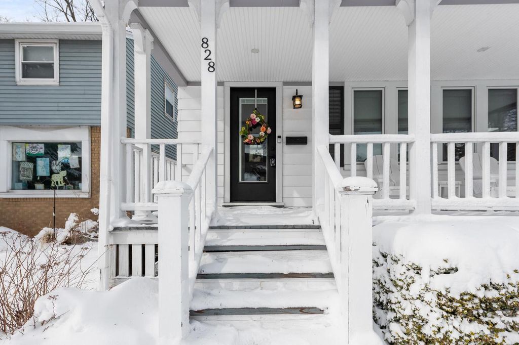 Photo of 828 E Silver Spring DRIVE, Whitefish Bay, WI 53217 (MLS # 1953187)