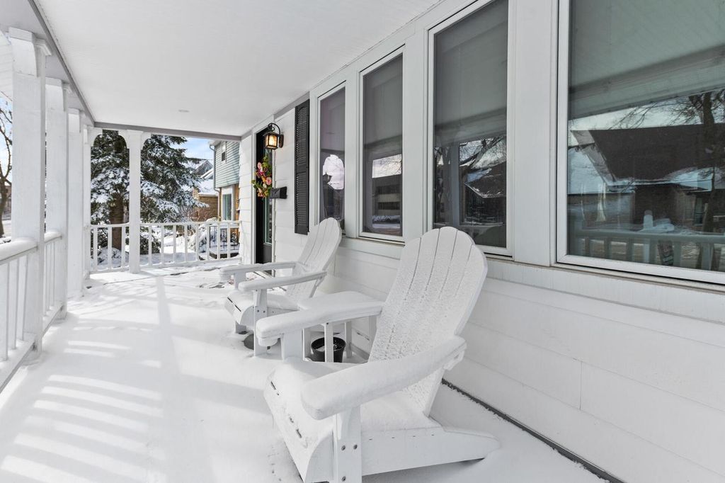 Photo of 828 E Silver Spring DRIVE, Whitefish Bay, WI 53217 (MLS # 1953187)