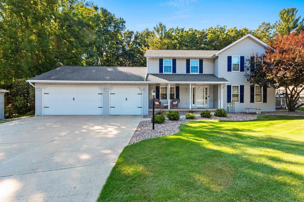 Photo of 236 Elk COURT, Green Bay, WI 54302 (MLS # 50322383)