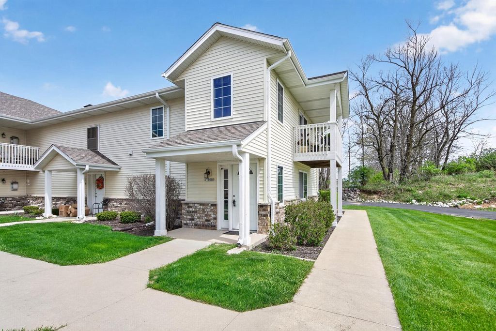Photo of W197N16960 Stonewall DRIVE #12, Jackson, WI 53037 (MLS # 1960487)