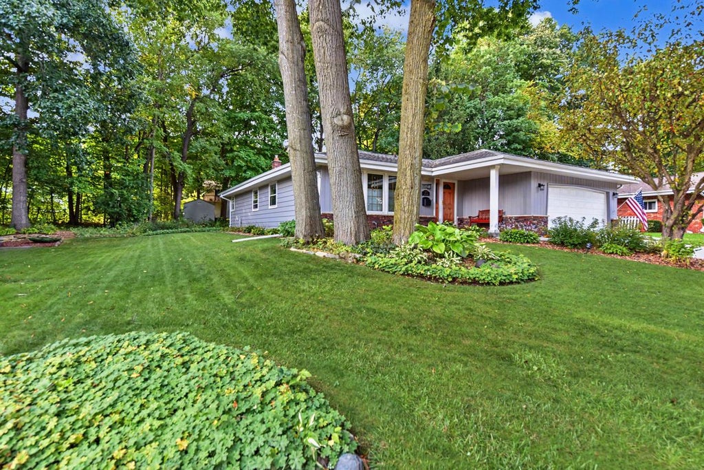 Photo of 5879 Ramona DRIVE, Greendale, WI 53129 (MLS # 1981811)