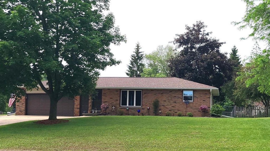 Photo of 1023 Rockwell ROAD, Green Bay, WI 54313 (MLS # 50327395)