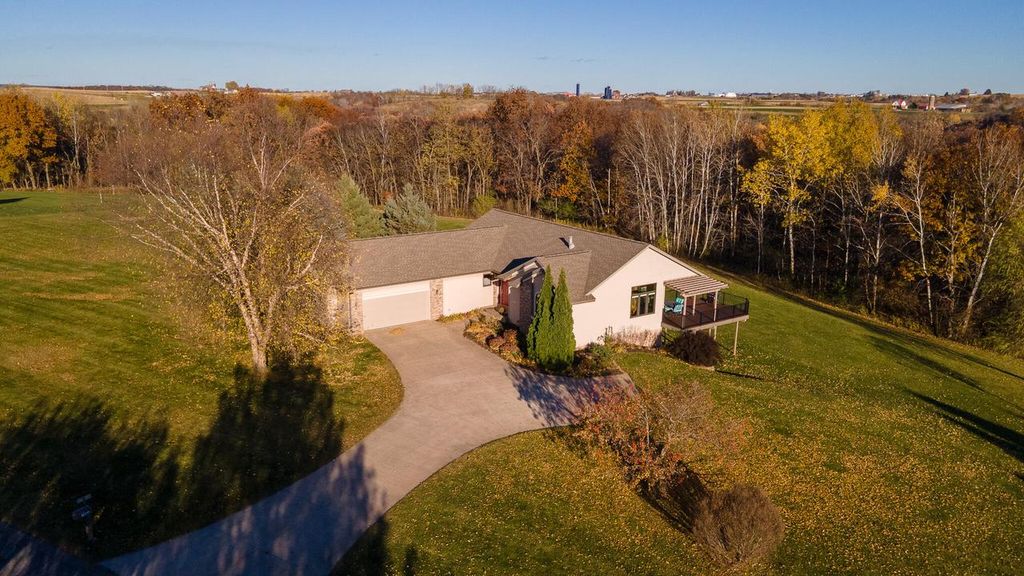 Photo of N1666 Meadow Ridge ROAD, La Crosse, WI 54601 (MLS # 1948273)