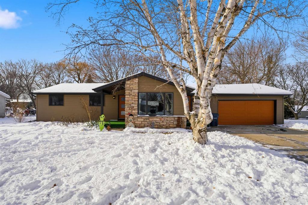 Photo of 1038 Martin AVENUE, Fond Du Lac, WI 54935 (MLS # 50319208)