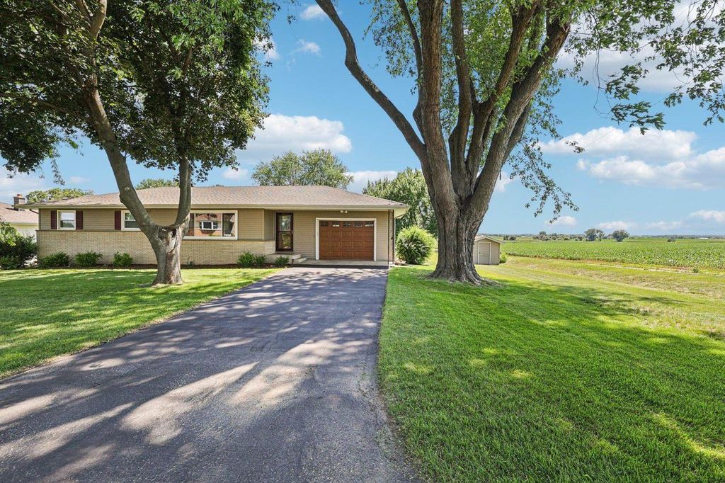 Photo of 1909 Weber DRIVE, Sun Prairie, WI 53590 (MLS # 2022818)