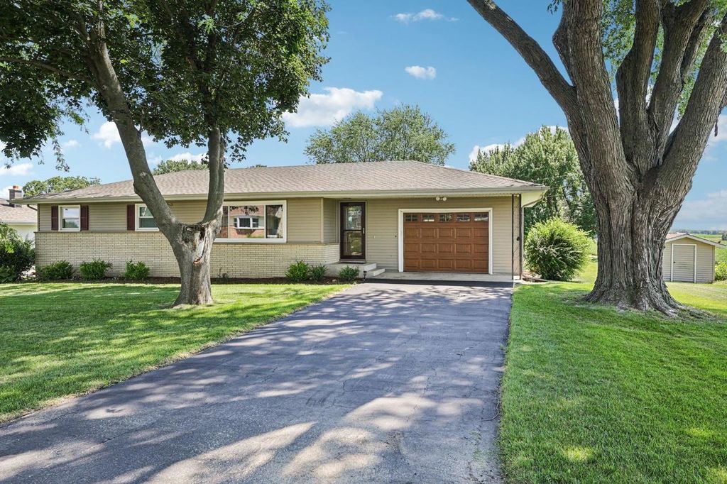 Photo of 1909 Weber DRIVE, Sun Prairie, WI 53590 (MLS # 2022818)