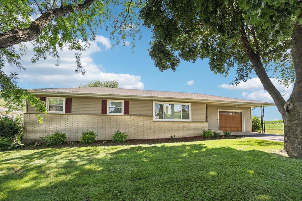 Photo of 1909 Weber DRIVE, Sun Prairie, WI 53590 (MLS # 2022818)