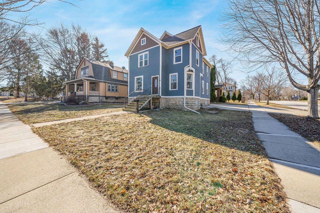 Photo of 502 Cass STREET, Green Bay, WI 54301 (MLS # 50322254)