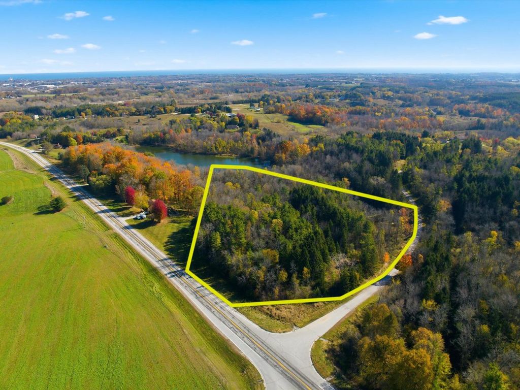 Photo of Lt1 Law LANE, Manitowoc, WI 54220 (MLS # 1961438)