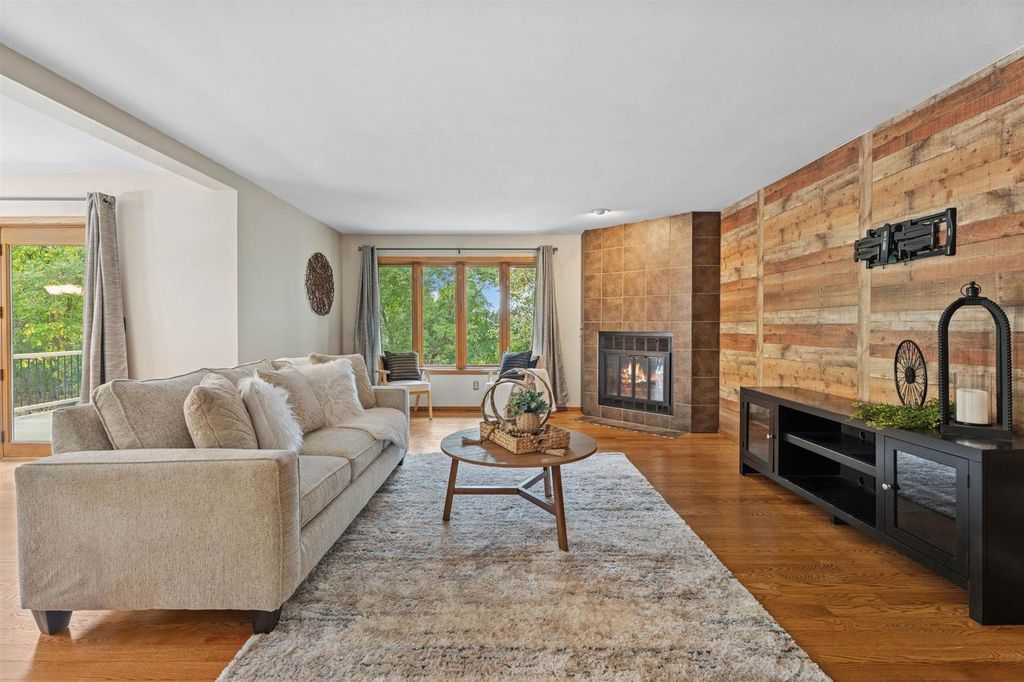 Photo of 1505 N Bay Highlands DRIVE, Green Bay, WI 54311 (MLS # 50316733)