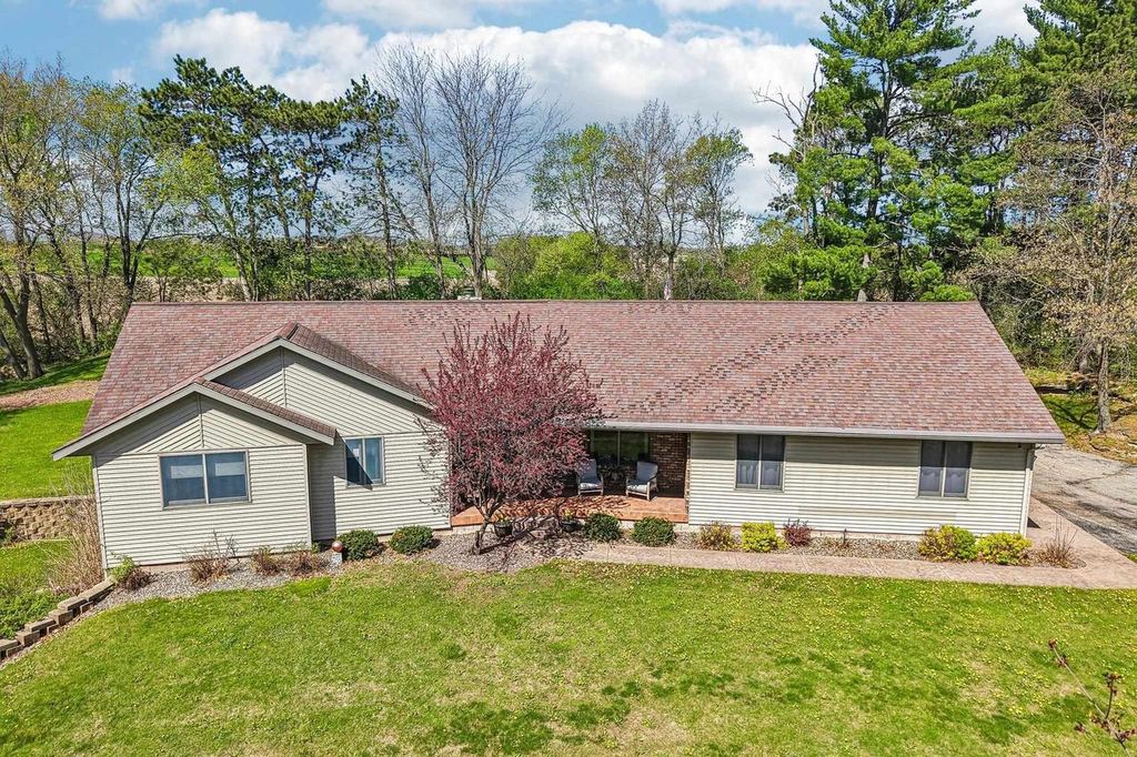 Photo of 402 Derby ROW, Reedsburg, WI 53959 (MLS # 2022101)