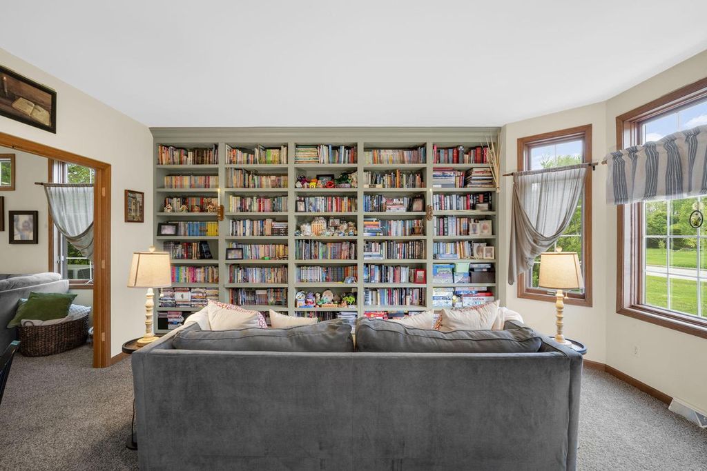 Photo of 5429 W Yale DRIVE, Franklin, WI 53132 (MLS # 1962496)