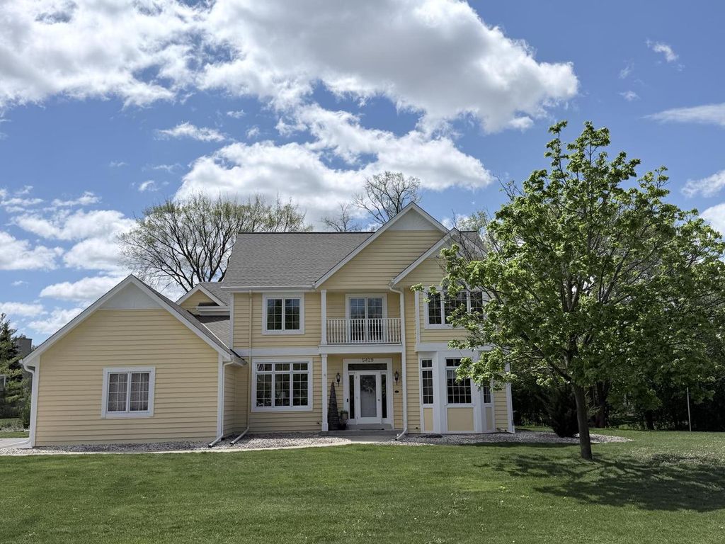 Photo of 5429 W Yale DRIVE, Franklin, WI 53132 (MLS # 1962496)