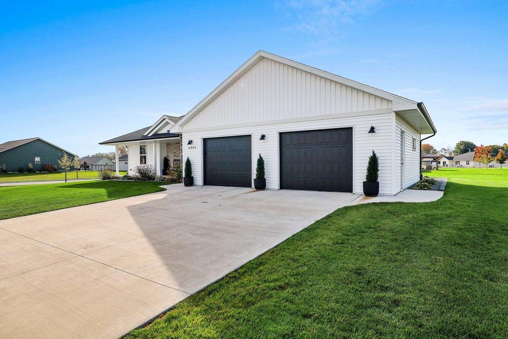 Photo of 4549 Paul LANE, Green Bay, WI 54313 (MLS # 50334206)