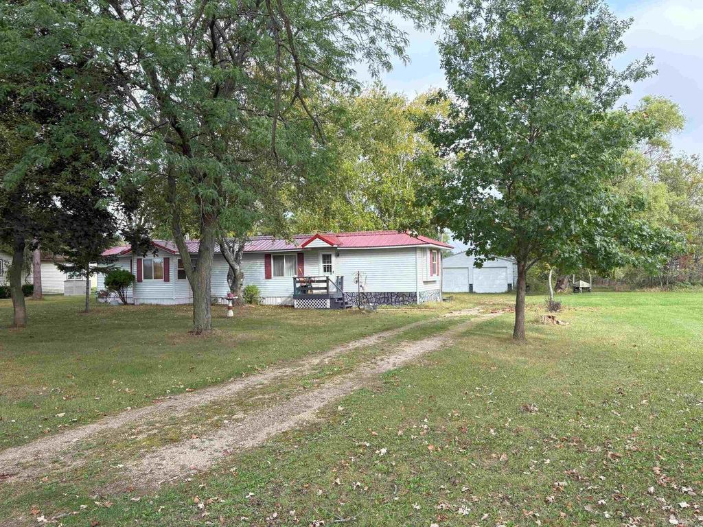 Photo of W4462 Old Green Lake ROAD, Princeton, WI 54968 (MLS # 50315887)