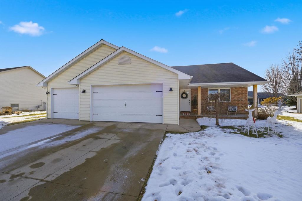 Photo of 2023 Meadowview STREET, Kaukauna, WI 54130 (MLS # 50319421)