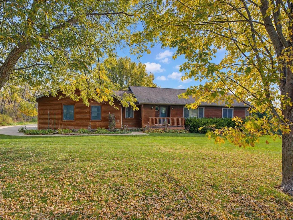 Photo of 3975 County Road Z, Dodgeville, WI 53533 (MLS # 2035317)