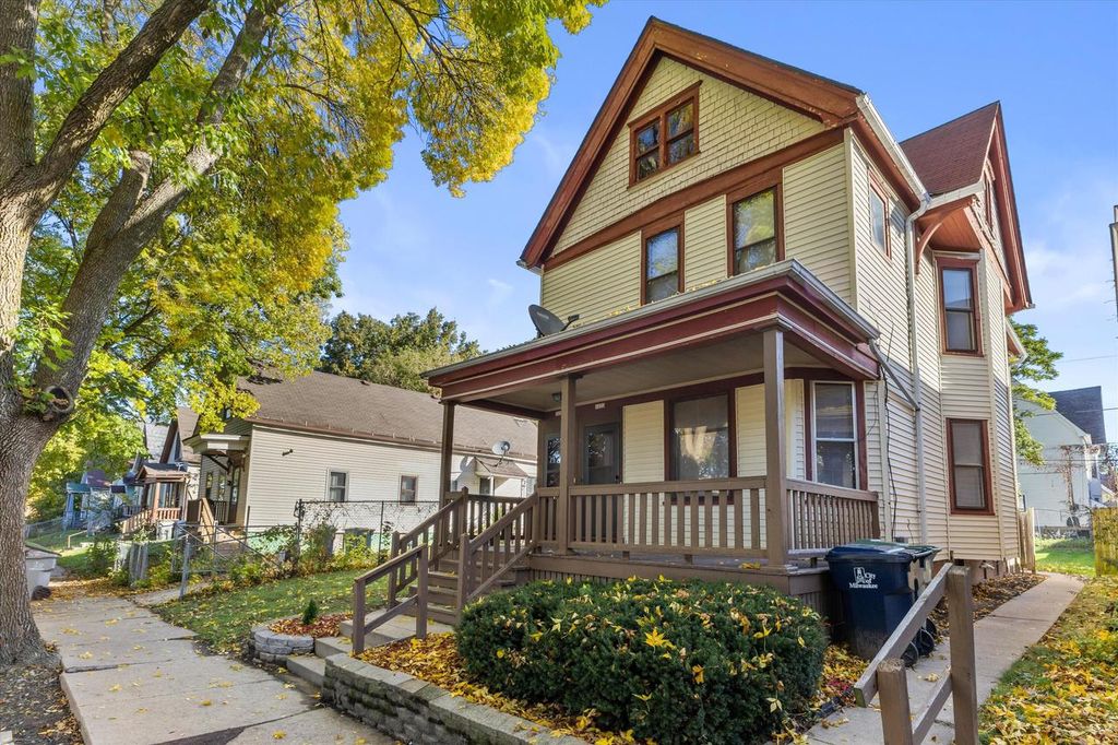 Photo of 1222 N 26th STREET #1224, Milwaukee, WI 53205 (MLS # 1941220)