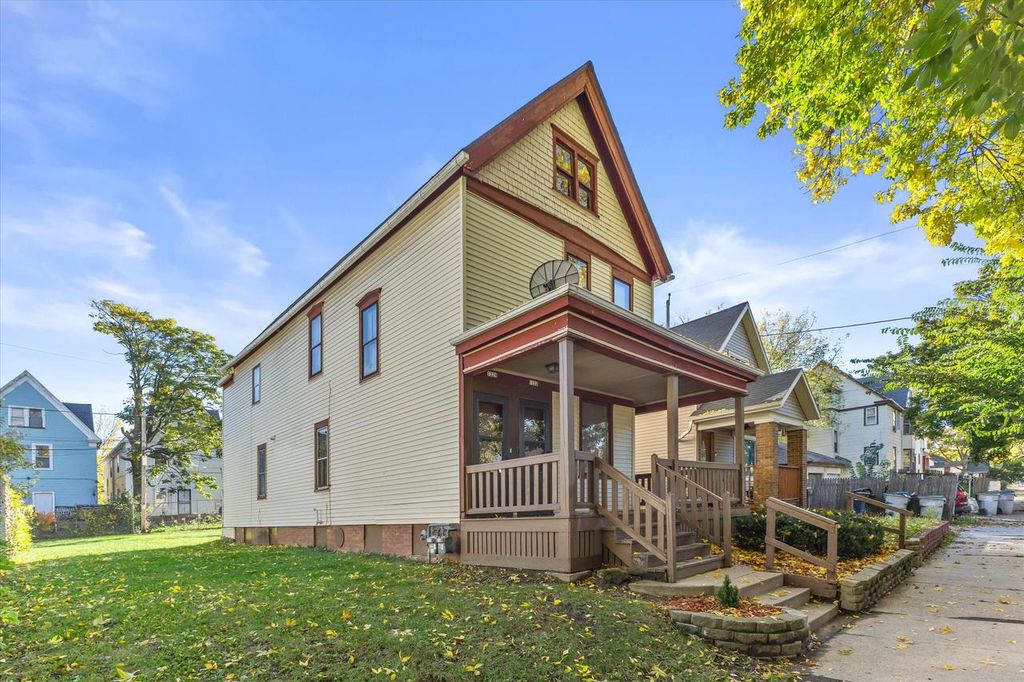 Photo of 1222 N 26th STREET #1224, Milwaukee, WI 53205 (MLS # 1941220)