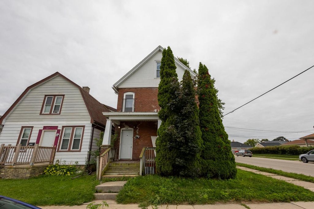 Photo of 729 Montana AVENUE, South Milwaukee, WI 53172 (MLS # 1934319)