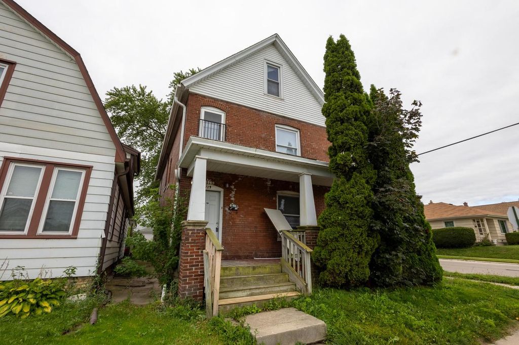Photo of 729 Montana AVENUE, South Milwaukee, WI 53172 (MLS # 1934319)
