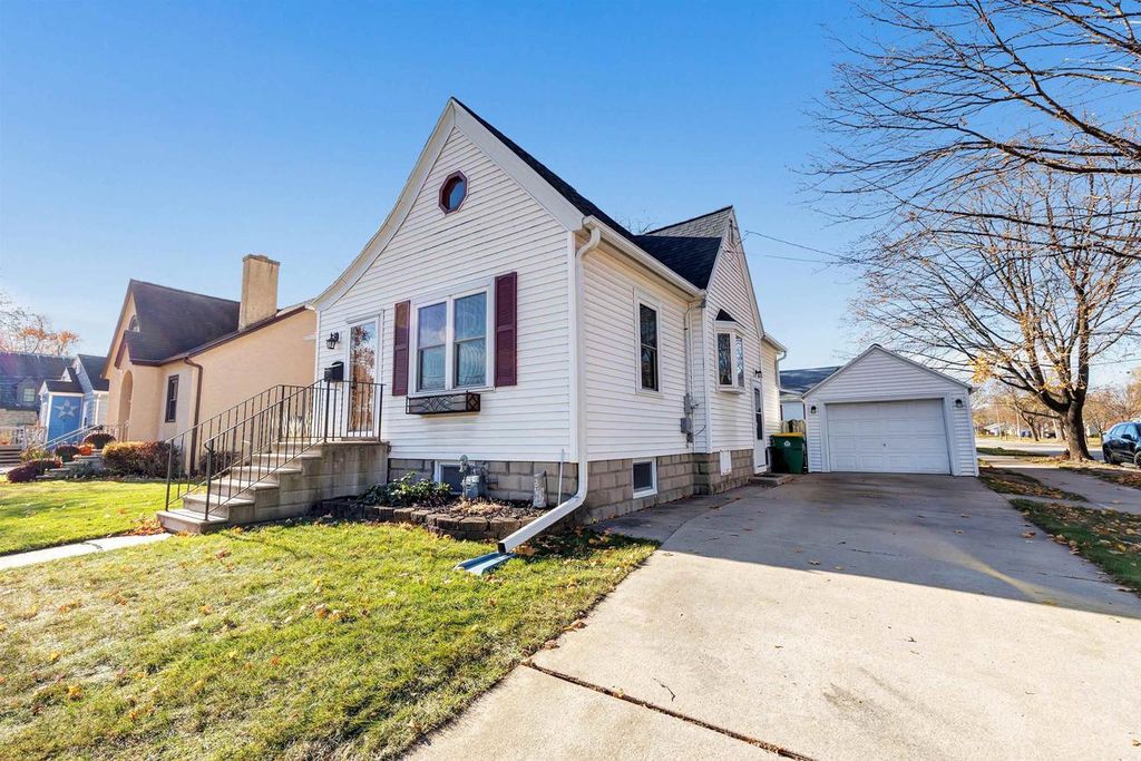 Photo of 215 Gray STREET, Green Bay, WI 54303 (MLS # 50318283)