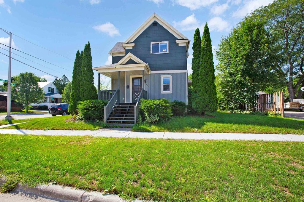 Photo of 204 8th STREET, Fond Du Lac, WI 54935 (MLS # 50331391)