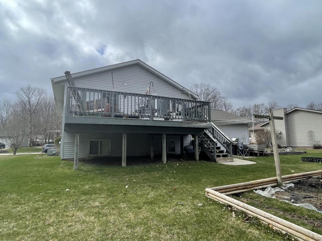 Photo of 1325 S Indiana AVENUE, West Bend, WI 53095 (MLS # 1957186)