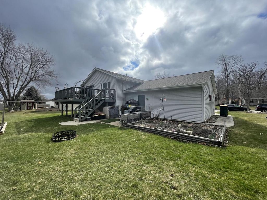 Photo of 1325 S Indiana AVENUE, West Bend, WI 53095 (MLS # 1957186)