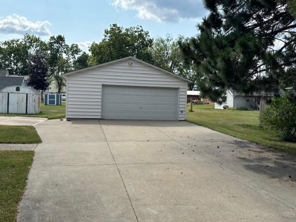 Photo of 401 W Walnut STREET, Baraboo, WI 53913 (MLS # 2028855)