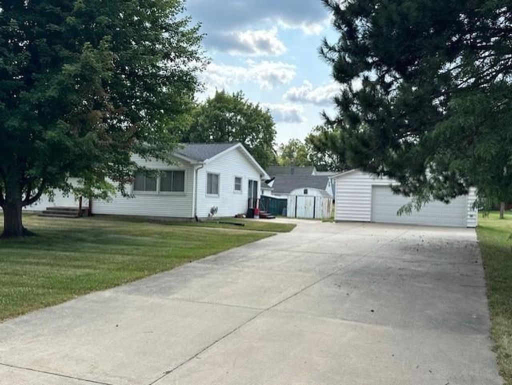 Photo of 401 W Walnut STREET, Baraboo, WI 53913 (MLS # 2028855)