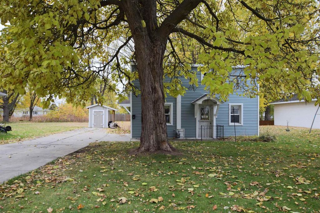 Photo of 1746 Lost LANE, Green Bay, WI 54302 (MLS # 50317970)