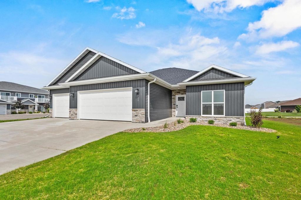 Photo of 733 Tambour COURT, De Pere, WI 54115 (MLS # 50318475)