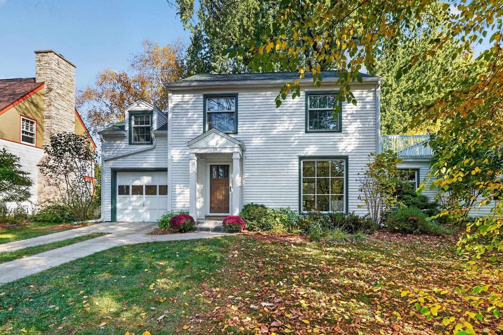 Photo of 224 Lakewood BOULEVARD, Madison, WI 53704 (MLS # 2034968)