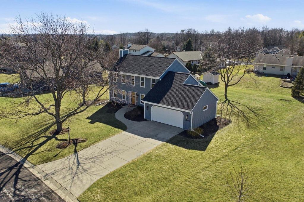 Photo of W141N10625 Wooded Hills DRIVE, Germantown, WI 53022 (MLS # 1953529)