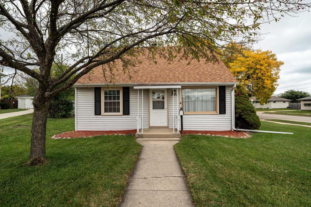 Photo of 2508 Rapids DRIVE, Racine, WI 53404 (MLS # 1940651)