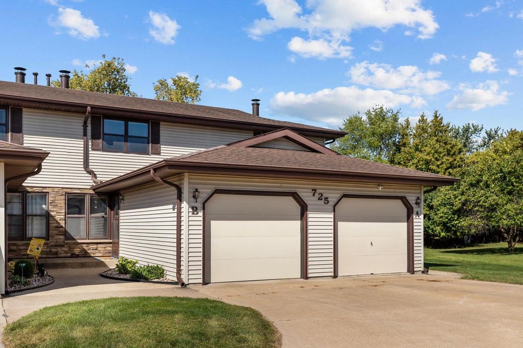 Photo of 725 S Westhaven PLACE #B, Appleton, WI 54914 (MLS # 50333411)