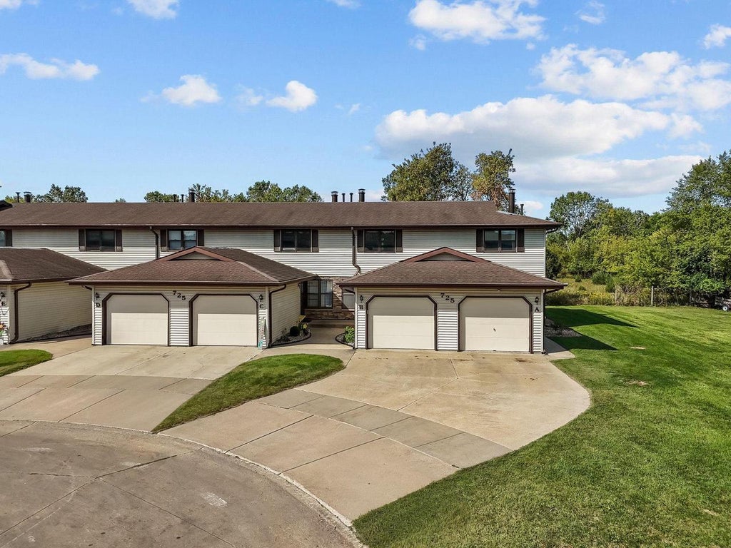 Photo of 725 S Westhaven PLACE #B, Appleton, WI 54914 (MLS # 50333411)